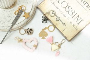 インスタグラム用、ジュエリー＆アクセサリー商品撮影の写真です。クライアントはAMAZING CIRCUSです。（8n-131）