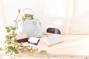インスタグラム用、バッグ＆小物商品撮影の写真です。クライアントはAMAZING CIRCUSです。（8n-112）