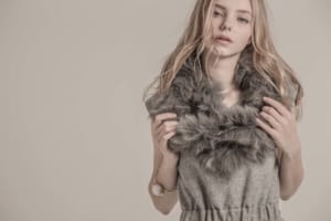 ウェブサイト（WEB）用、アパレルファッション モデル レディース撮影の写真です。（1o-180）